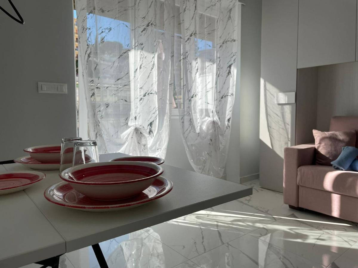 Wh - Cuore Home - Attico Monolocale Con Parcheggio Gratuito - 5 Minuti Dal Centro - Wifi Sanremo Luaran gambar